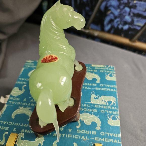 Vintage Chinese Elegant Green Glass Horse Figurine In Box - Picture 4 of 9